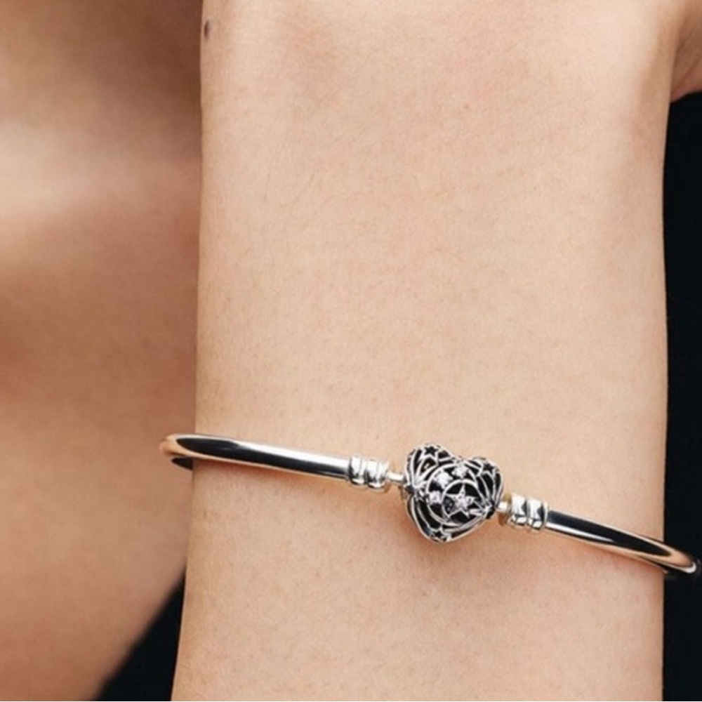 Pandora Heart Clasp Bangle Bracelet size 6.7 Sterling silver 925 New authentic